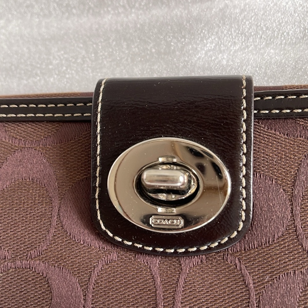 Coach Chocolate & Mahogany CC Turnlock Wallet w rear flap over Section CLEAN - Picture 2 of 8